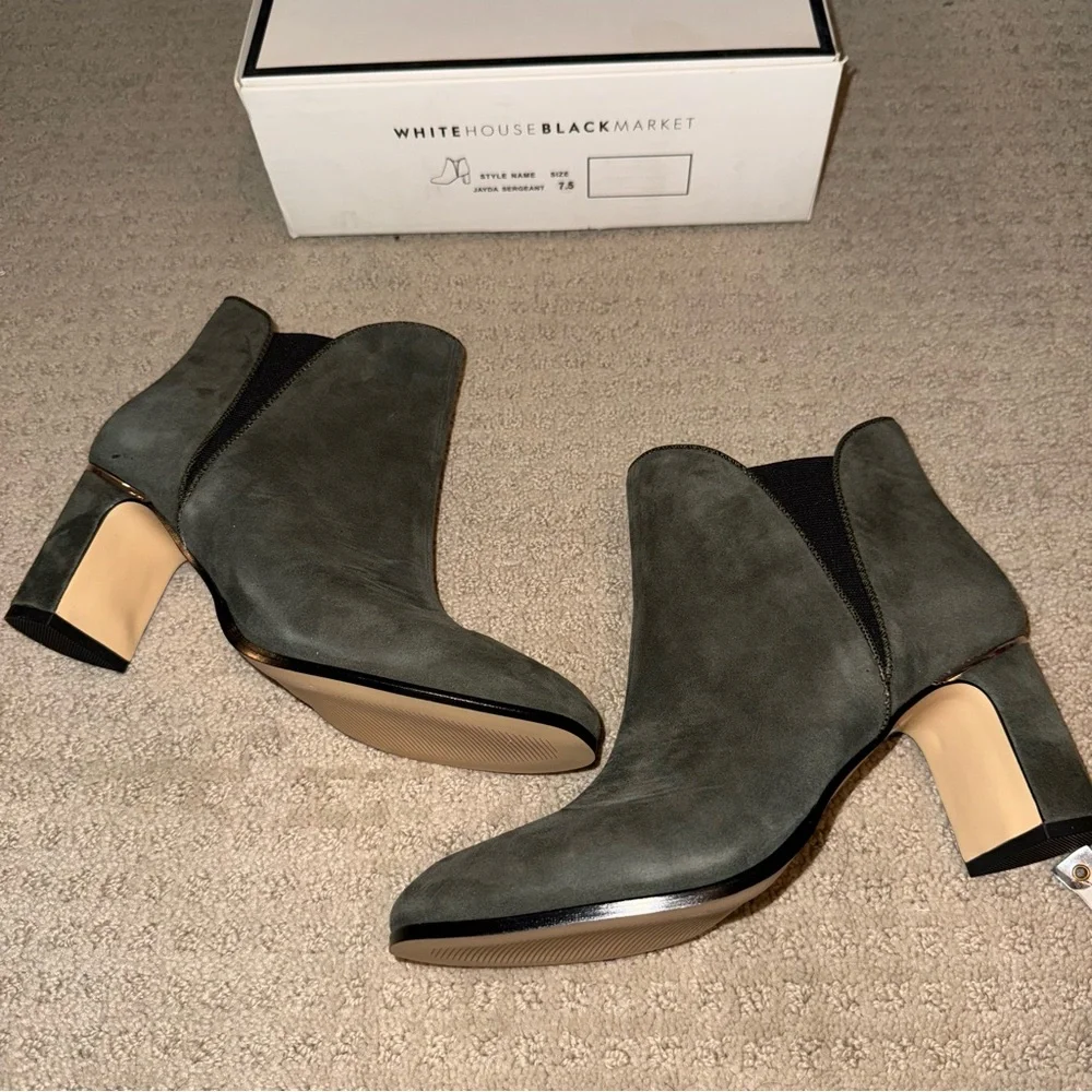 NWT White House Black Market WHBM Green Suede Booties Size 7.5